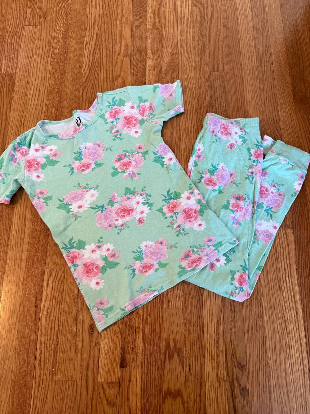 💕3 for $15💕 Mint Green Floral Pajama Set with Pink Roses